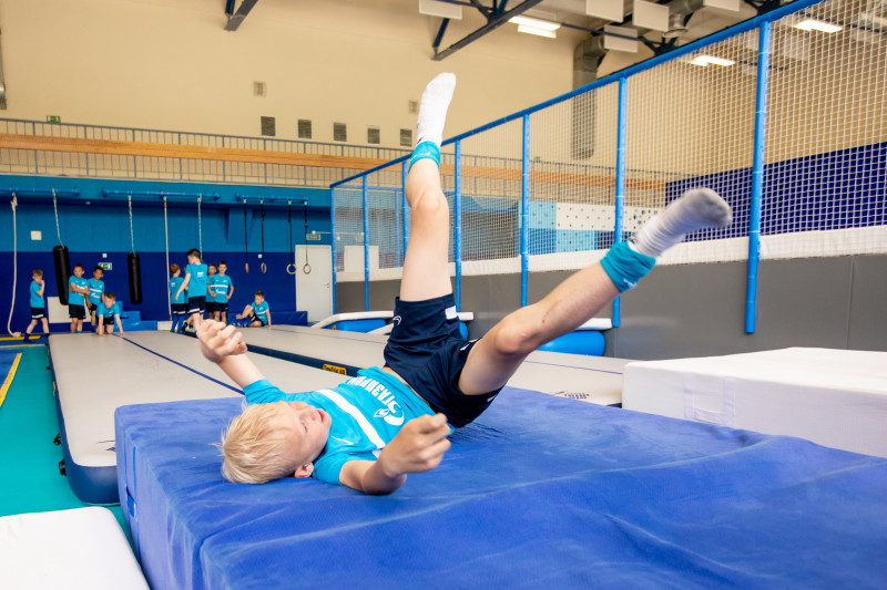 Занятия по акробатике в батутном центре «Газпром»-Академии