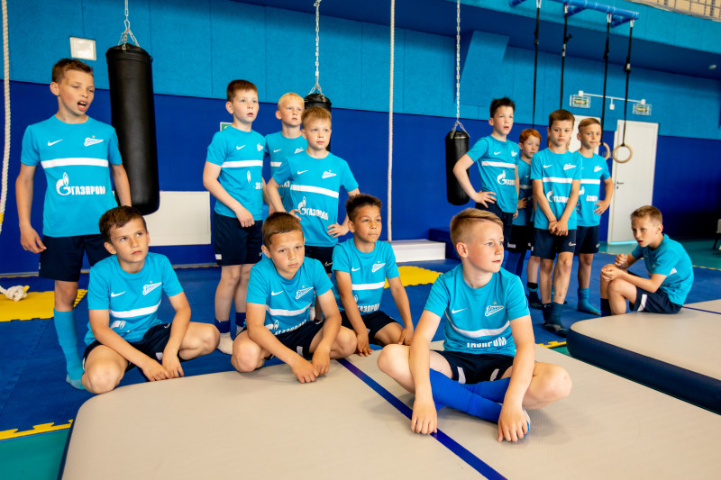 Занятия по акробатике в батутном центре «Газпром»-Академии