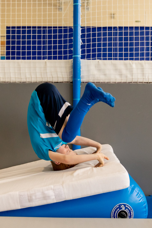 Занятия по акробатике в батутном центре «Газпром»-Академии