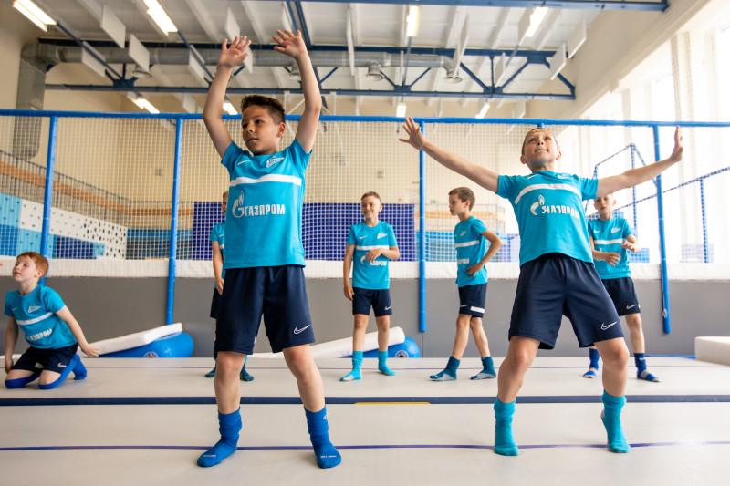 Занятия по акробатике в батутном центре «Газпром»-Академии