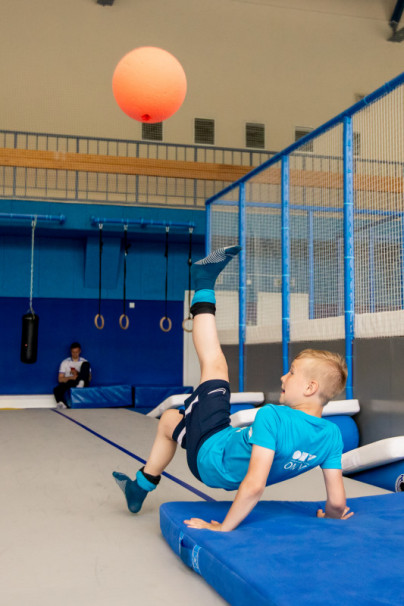 Занятия по акробатике в батутном центре «Газпром»-Академии