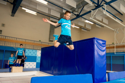Занятия по акробатике в батутном центре «Газпром»-Академии