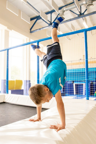 Занятия по акробатике в батутном центре «Газпром»-Академии