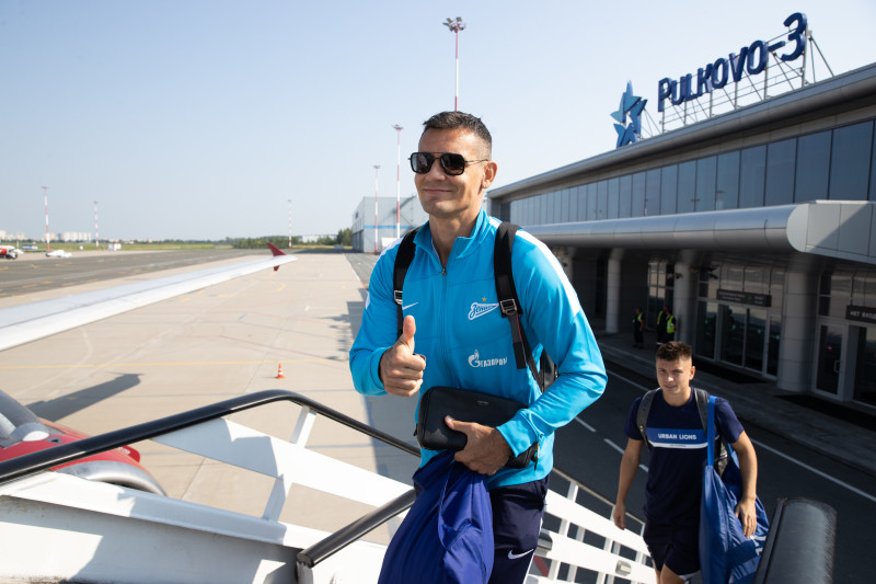 Команда в «Пулково» перед вылетом в Екатеринбург на матч с «Уралом»