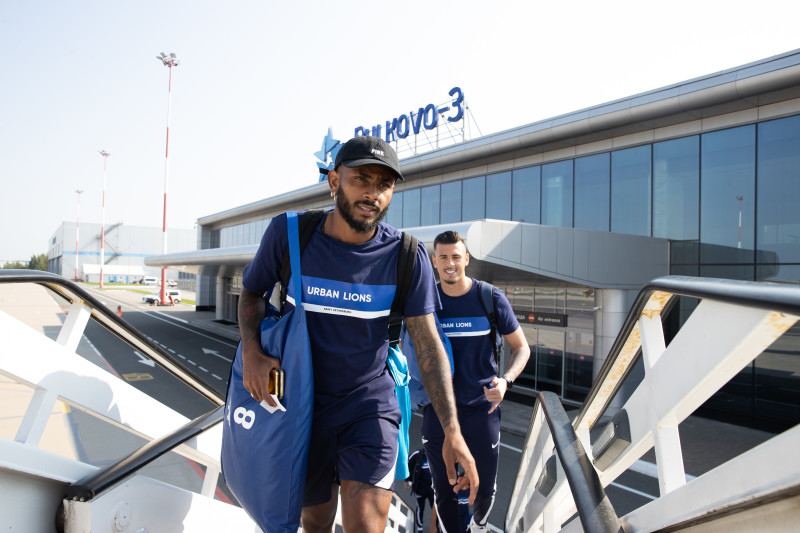 Команда в «Пулково» перед вылетом в Екатеринбург на матч с «Уралом»