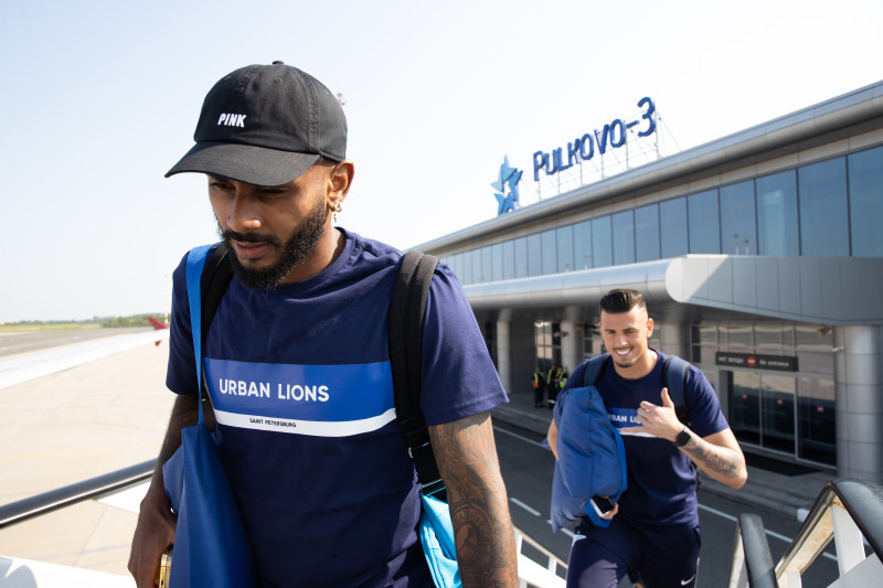 Команда в «Пулково» перед вылетом в Екатеринбург на матч с «Уралом»