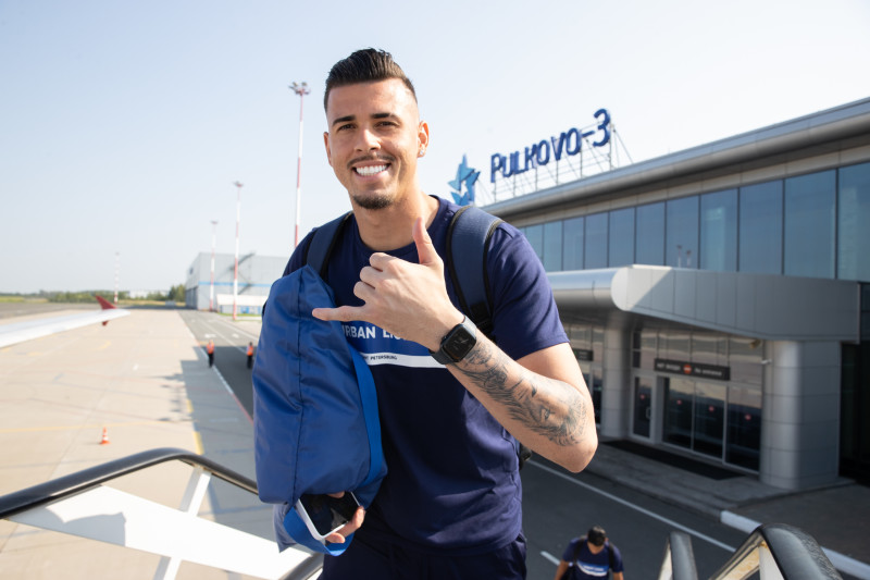 Команда в «Пулково» перед вылетом в Екатеринбург на матч с «Уралом»