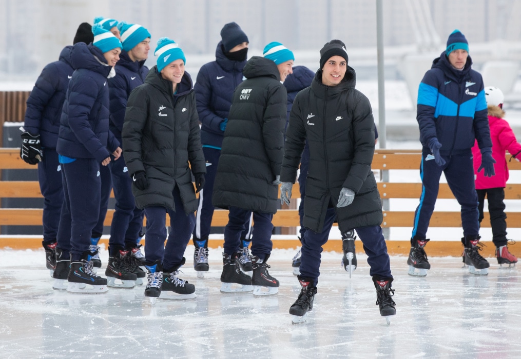 Команда «Зенит»-м на катке у Флагштока