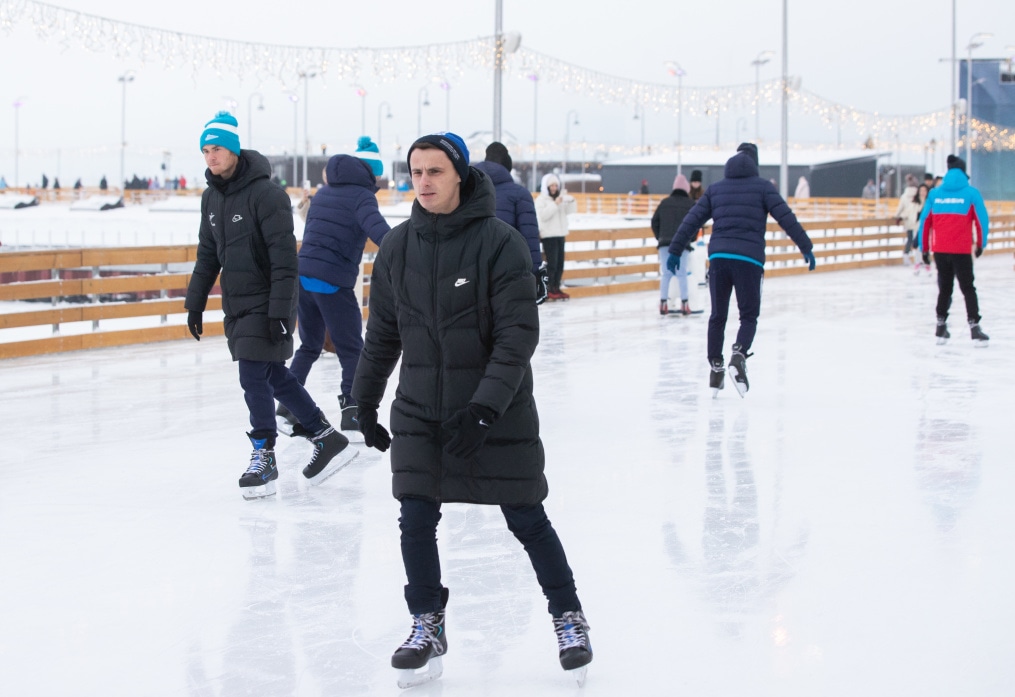 Команда «Зенит»-м на катке у Флагштока