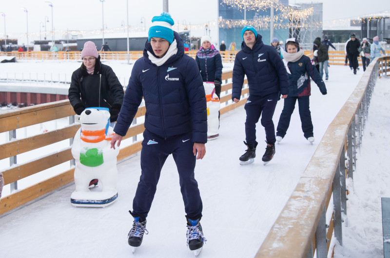 Команда «Зенит»-м на катке у Флагштока