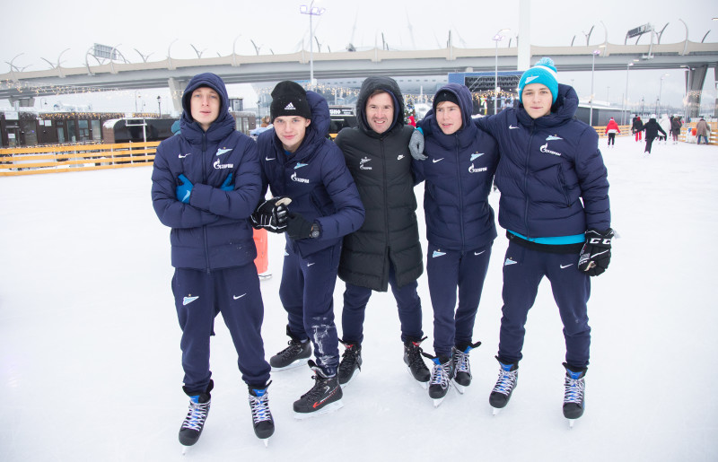 Команда «Зенит»-м на катке у Флагштока