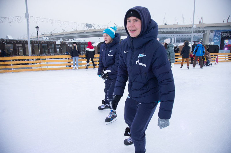 Команда «Зенит»-м на катке у Флагштока
