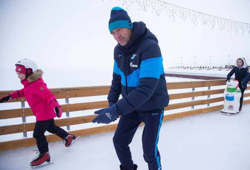 Команда «Зенит»-м на катке у Флагштока