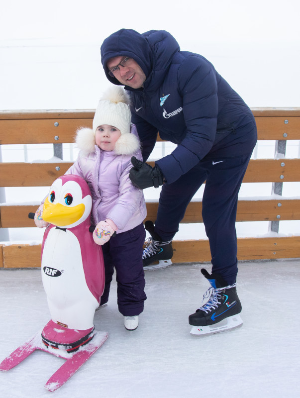 Команда «Зенит»-м на катке у Флагштока