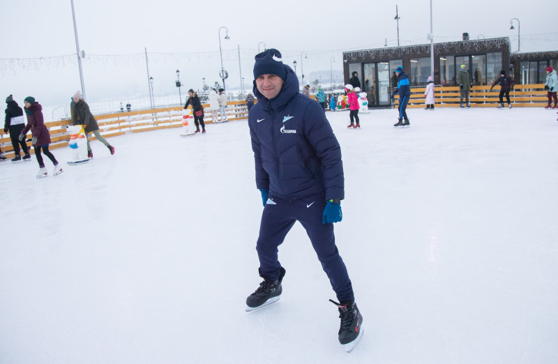 Команда «Зенит»-м на катке у Флагштока