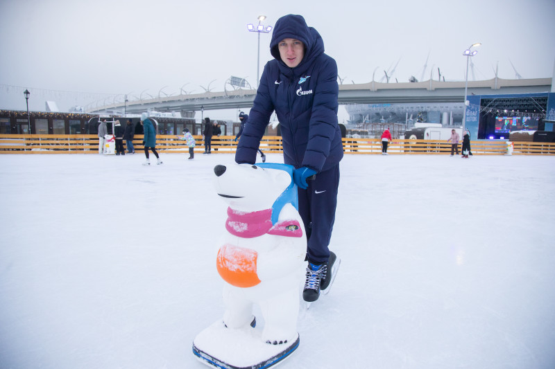 Команда «Зенит»-м на катке у Флагштока