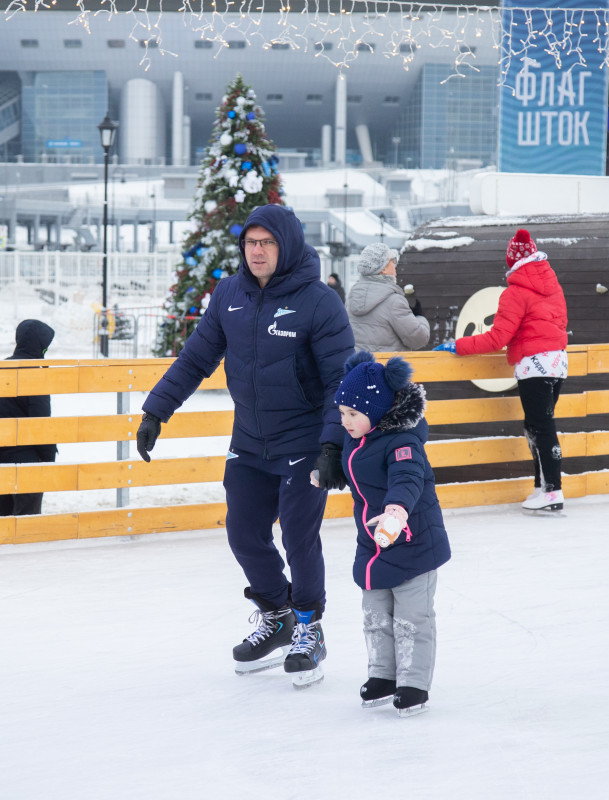 Команда «Зенит»-м на катке у Флагштока