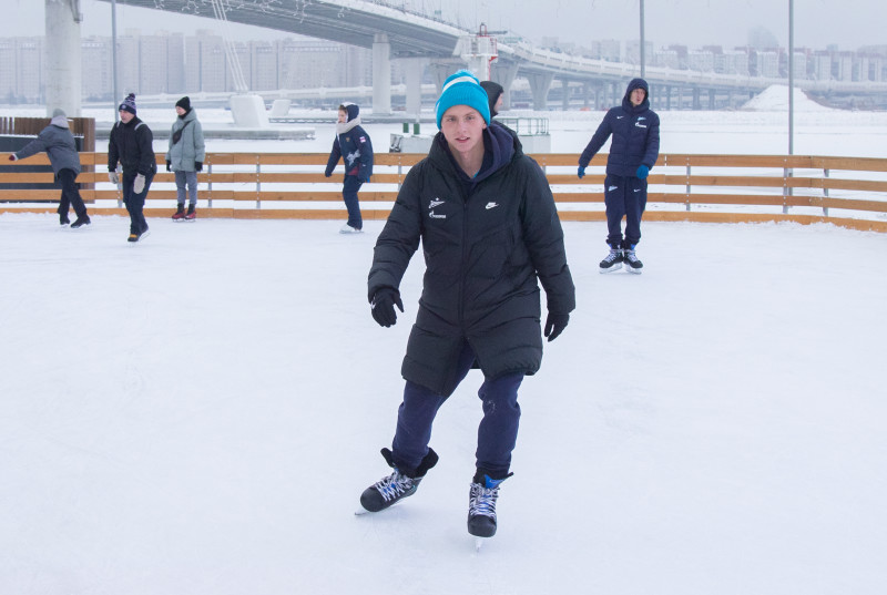 Команда «Зенит»-м на катке у Флагштока
