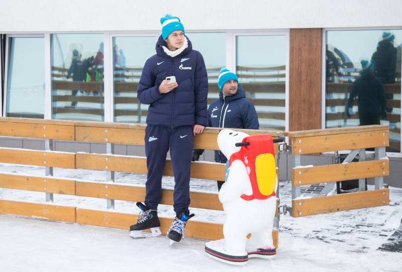 Команда «Зенит»-м на катке у Флагштока