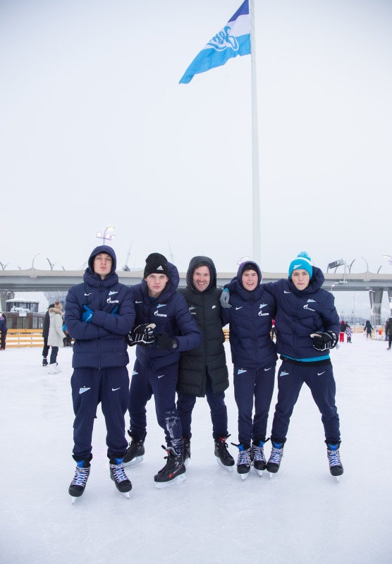 Команда «Зенит»-м на катке у Флагштока