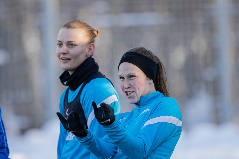 Тренировка женской команды «Зенит» перед матчем с «Крыльями Советов»