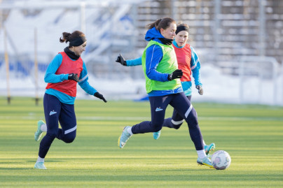 Тренировка женской команды «Зенит» перед матчем с «Крыльями Советов»