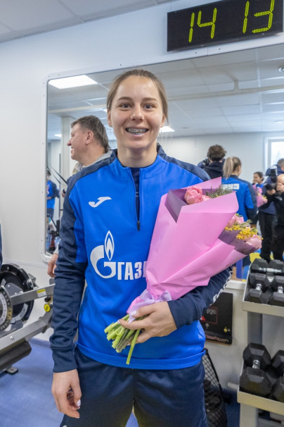 Игроки и тренеры «Зенита» поздравили футболисток женской команды с 8 марта
