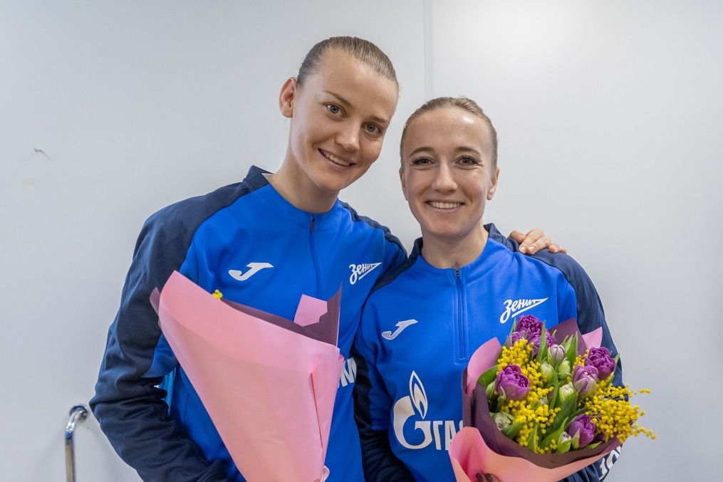 Игроки и тренеры «Зенита» поздравили футболисток женской команды с 8 марта