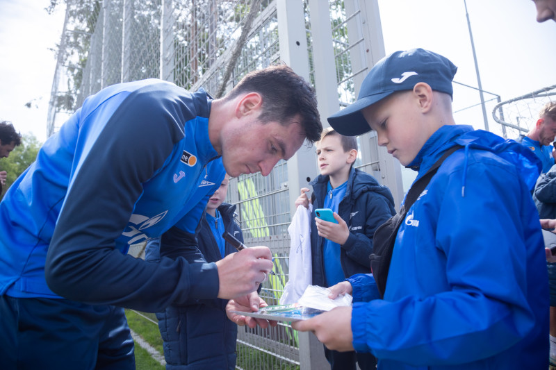 Игроки команды «Газпром»-Академии 2013 г.р. на тренировке «Зенита»