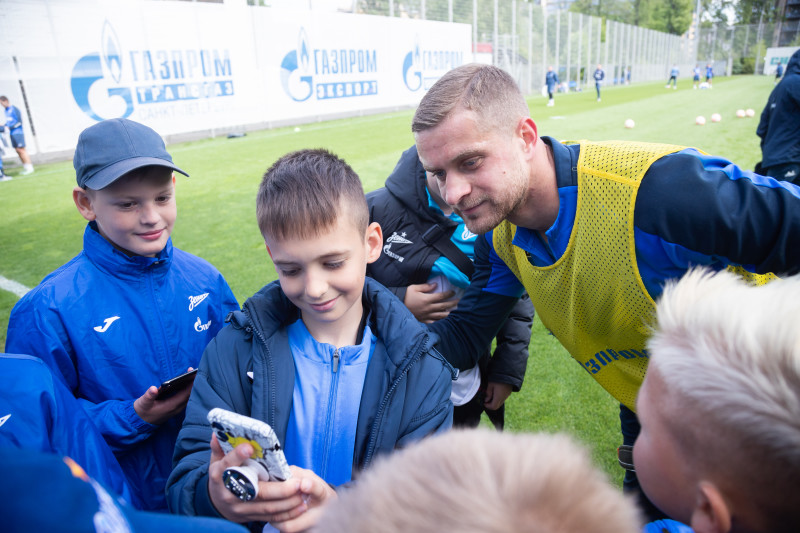 Игроки команды «Газпром»-Академии 2013 г.р. на тренировке «Зенита»