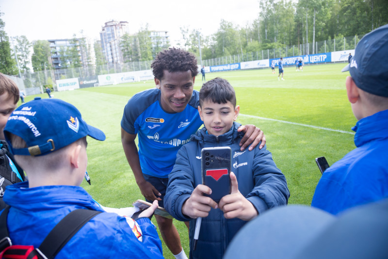 Игроки команды «Газпром»-Академии 2013 г.р. на тренировке «Зенита»