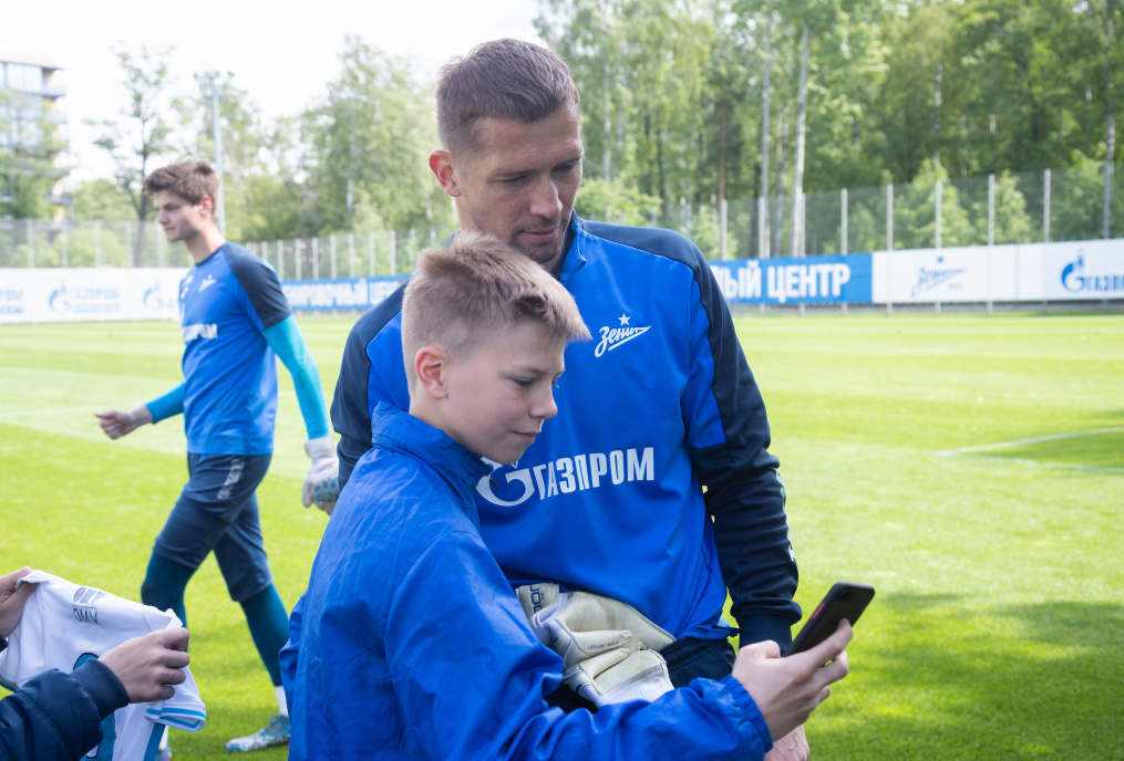 Игроки команды «Газпром»-Академии 2013 г.р. на тренировке «Зенита»