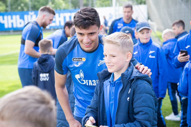 Игроки команды «Газпром»-Академии 2013 г.р. на тренировке «Зенита»