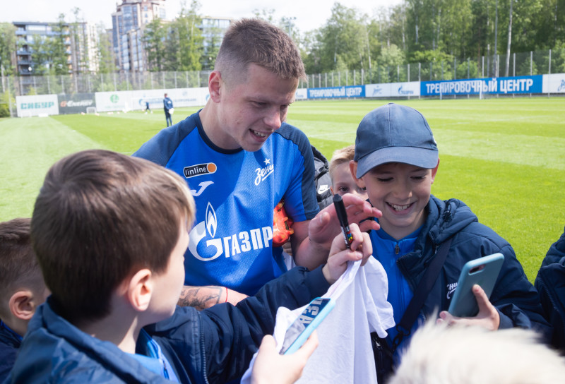 Игроки команды «Газпром»-Академии 2013 г.р. на тренировке «Зенита»