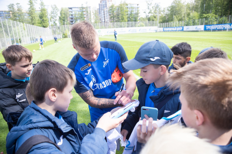 Игроки команды «Газпром»-Академии 2013 г.р. на тренировке «Зенита»