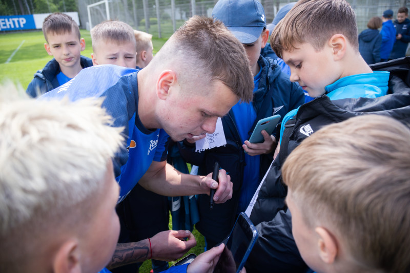 Игроки команды «Газпром»-Академии 2013 г.р. на тренировке «Зенита»