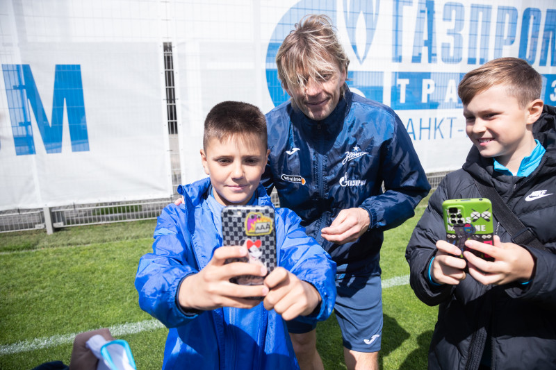 Игроки команды «Газпром»-Академии 2013 г.р. на тренировке «Зенита»