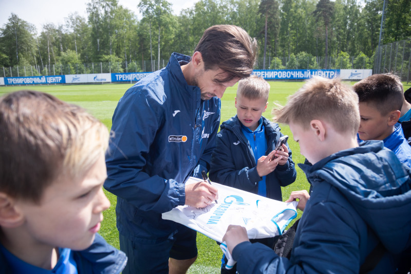 Игроки команды «Газпром»-Академии 2013 г.р. на тренировке «Зенита»