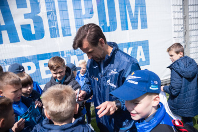 Игроки команды «Газпром»-Академии 2013 г.р. на тренировке «Зенита»