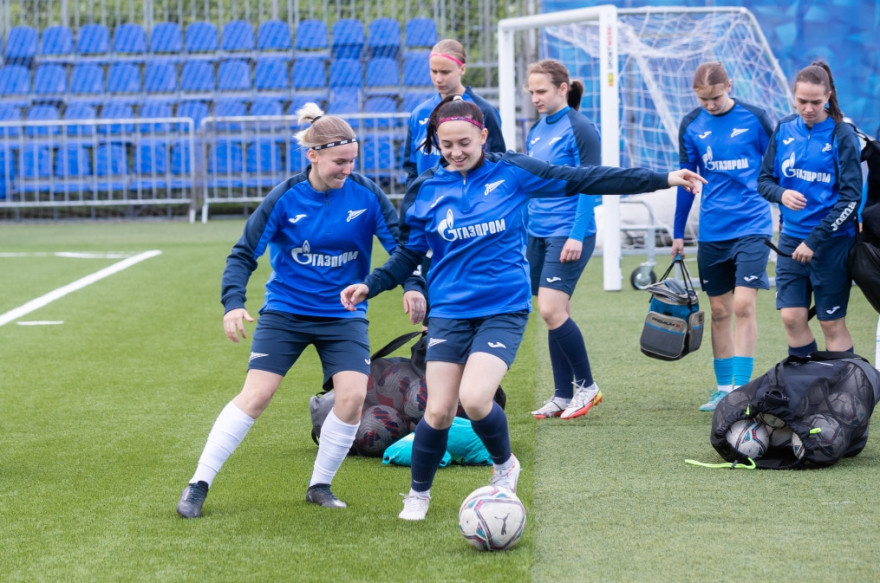 Тренировка женской молодежной команды «Зенит» перед матчем с «Уралом»