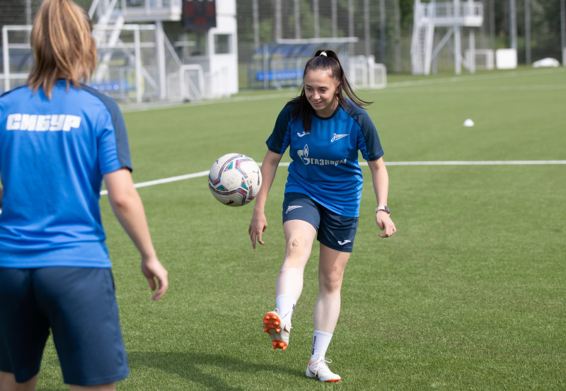 Тренировка женской молодежной команды «Зенит» перед выездом в Новосибирск
