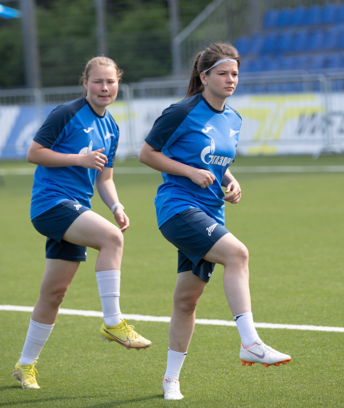 Тренировка женской молодежной команды «Зенит» перед выездом в Новосибирск