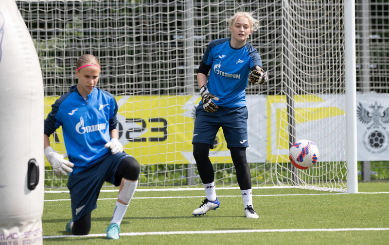 Тренировка женской молодежной команды «Зенит» перед выездом в Новосибирск
