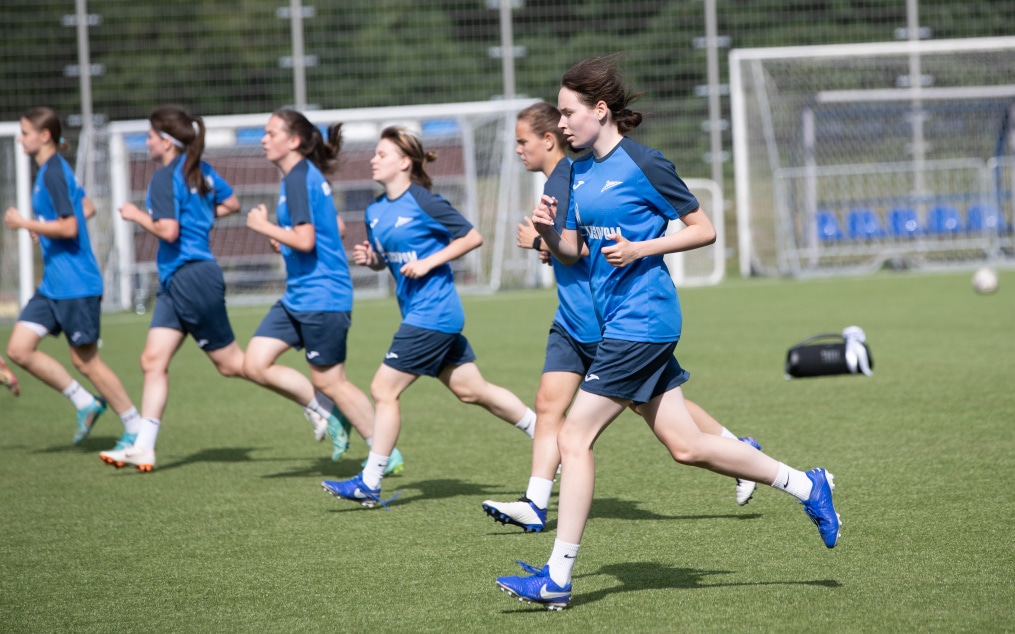 Тренировка женской молодежной команды «Зенит» перед выездом в Новосибирск