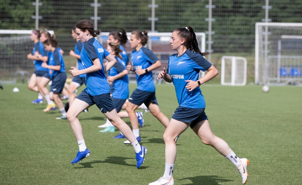 Тренировка женской молодежной команды «Зенит» перед выездом в Новосибирск