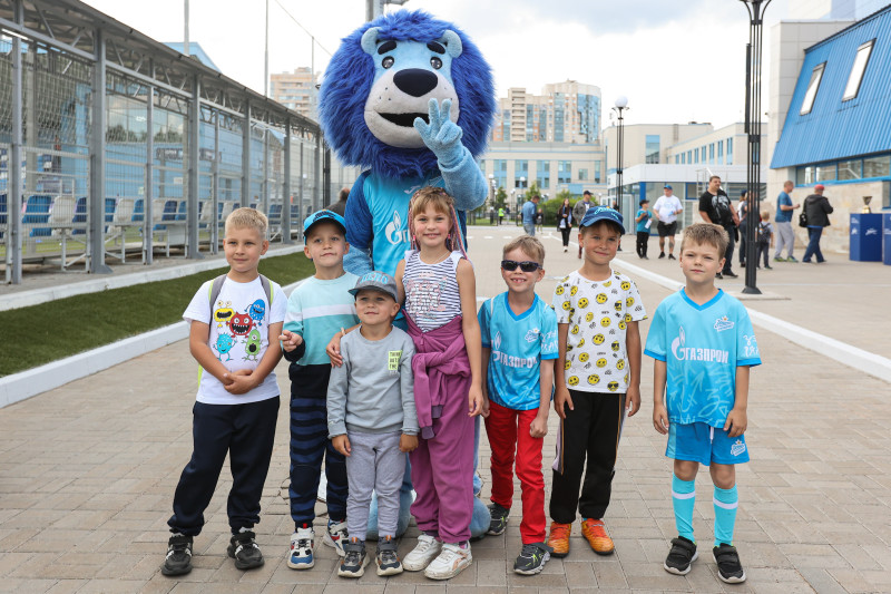 «Фан-променад» перед матчем  Суперлиги 2023, «Зенит» — «Чертаново»