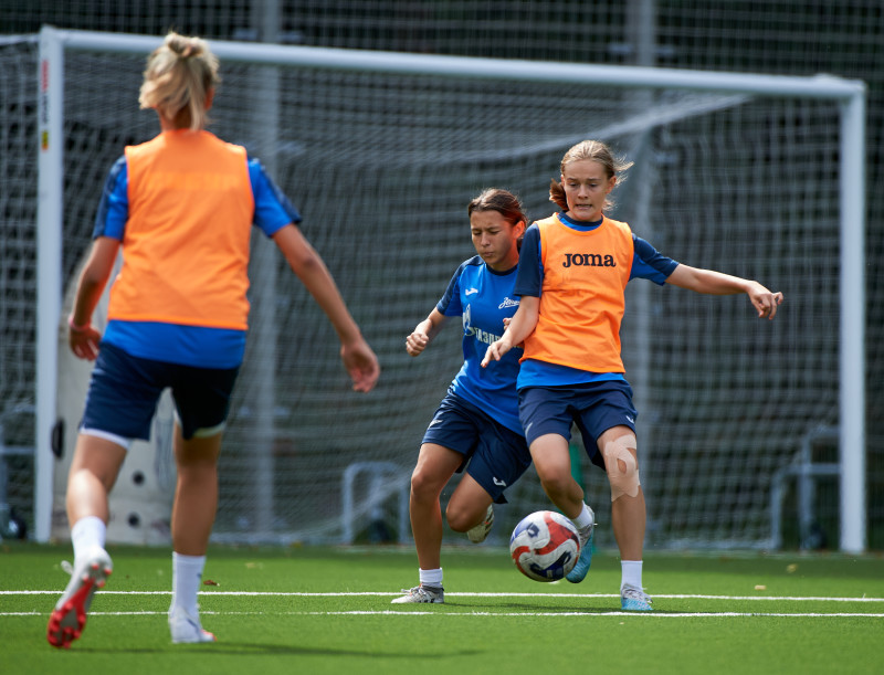 Тренировка женской команды «Зенит» U-14
