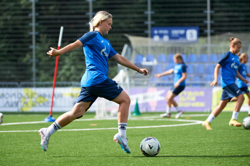 Тренировка женской команды «Зенит» U-14