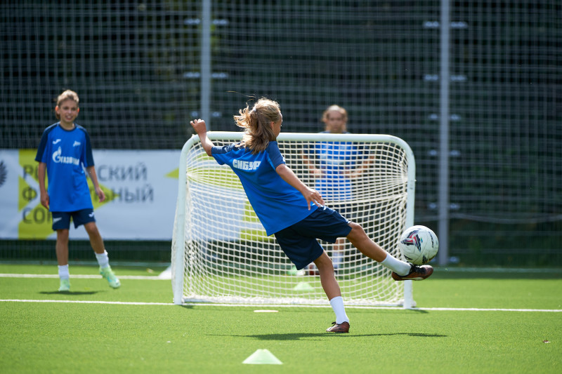 Тренировка женской команды «Зенит» U-14