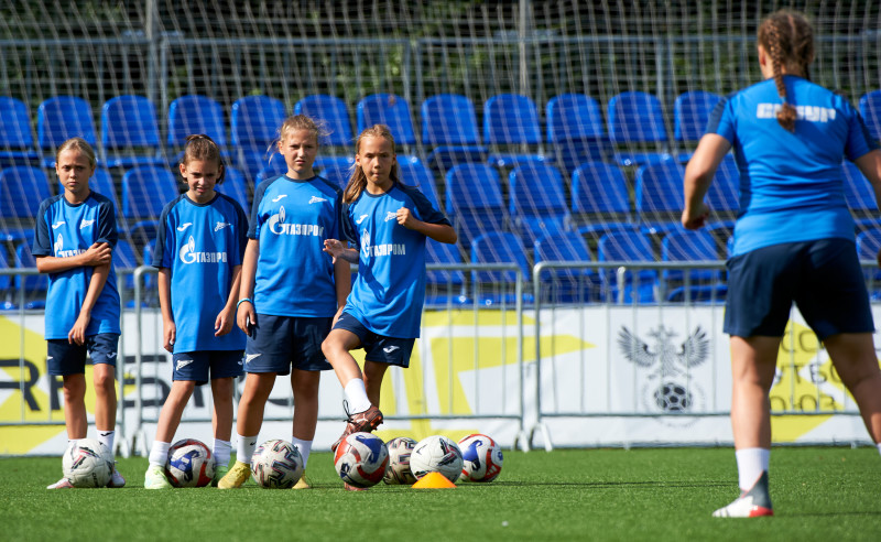 Тренировка женской команды «Зенит» U-14